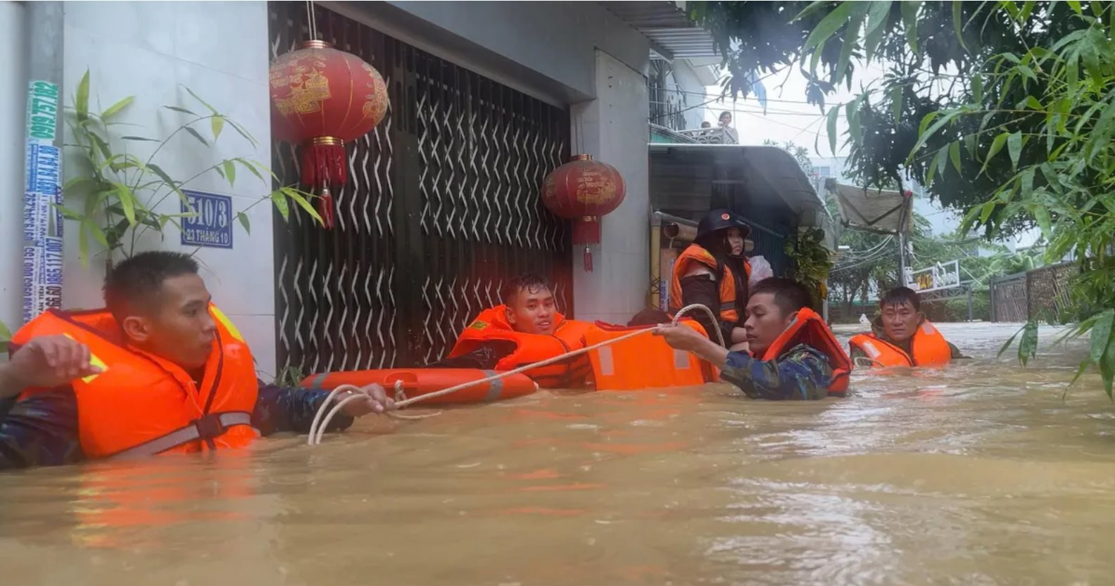 Hôm nay, mưa to đến rất to tại nhiều tỉnh, thành phố miền Trung