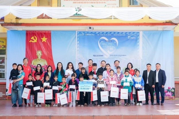 ROX Group ủng hộ quỹ Vì người nghèo TP Hà Nội 500 triệu đồng 