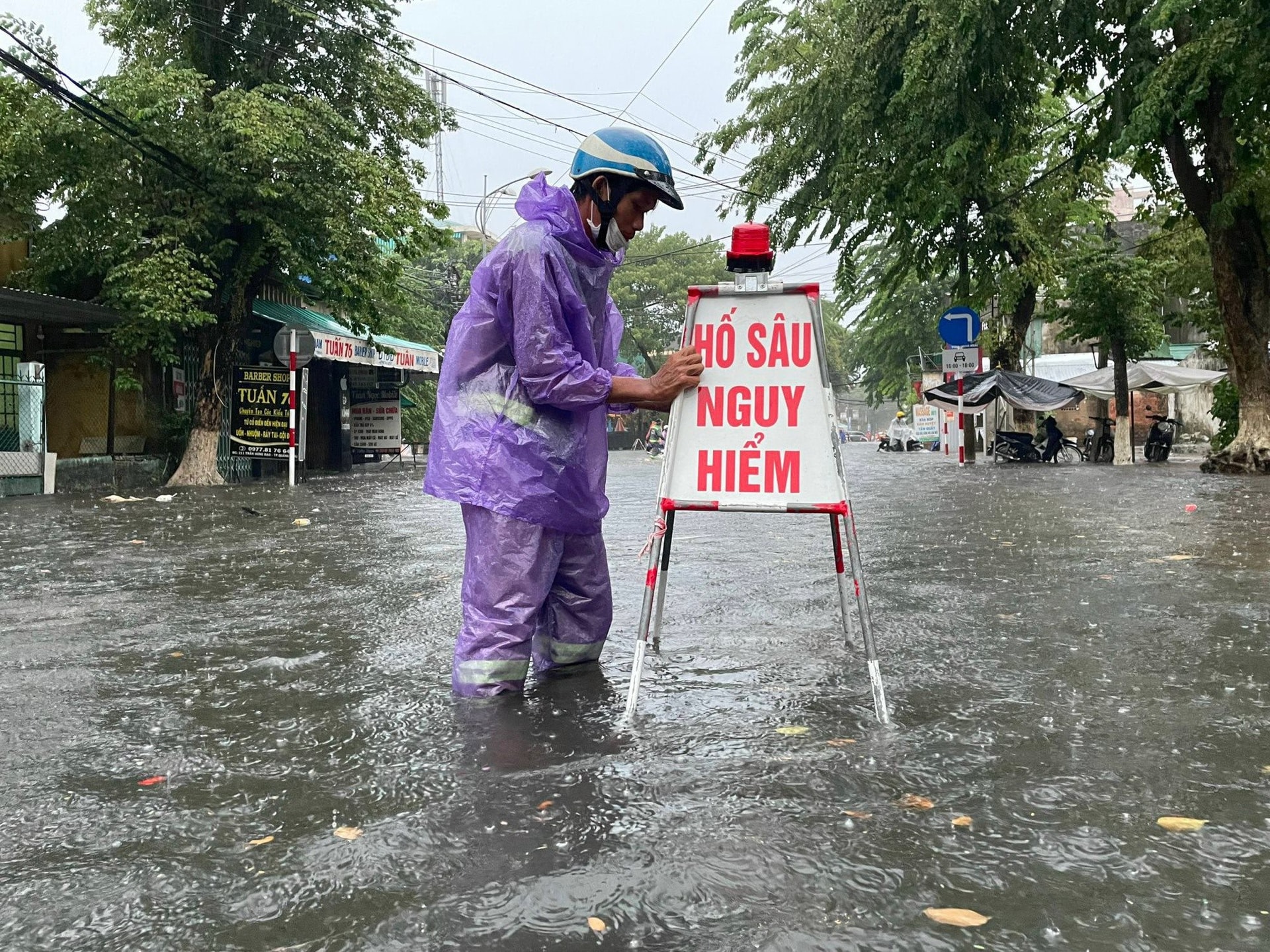 Miền Trung khẩn trương triển khai các biện pháp ứng phó đợt mưa lũ 