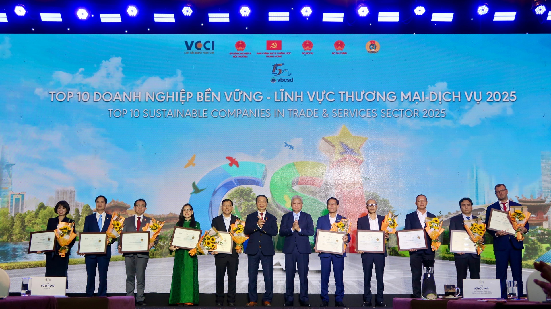 hinh-1-aeon-viet-nam-3-nam-lien-vao-top-3-doanh-nghiep-ben-vung-linh-vuc-thuong-mai-dich-vu.jpg