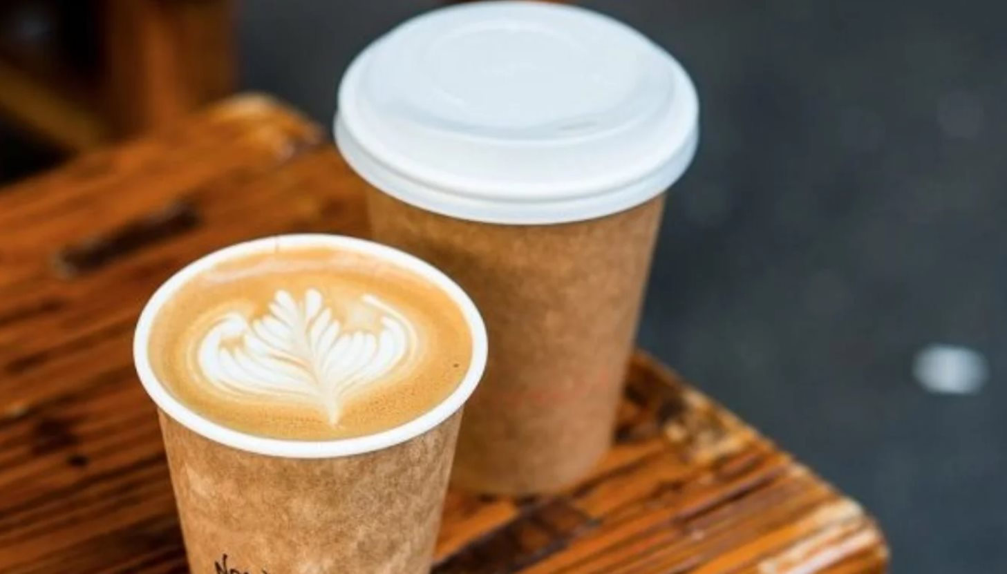 Nguy cơ hấp thụ hàng trăm nghìn hạt vi nhựa mỗi năm từ cốc cà phê dùng một lần 