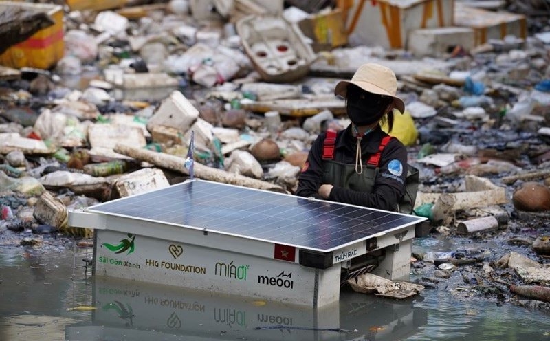 TP Hồ Chí Minh thí điểm lắp phao chắn rác ngoài khơi Bãi Trước Vũng Tàu 