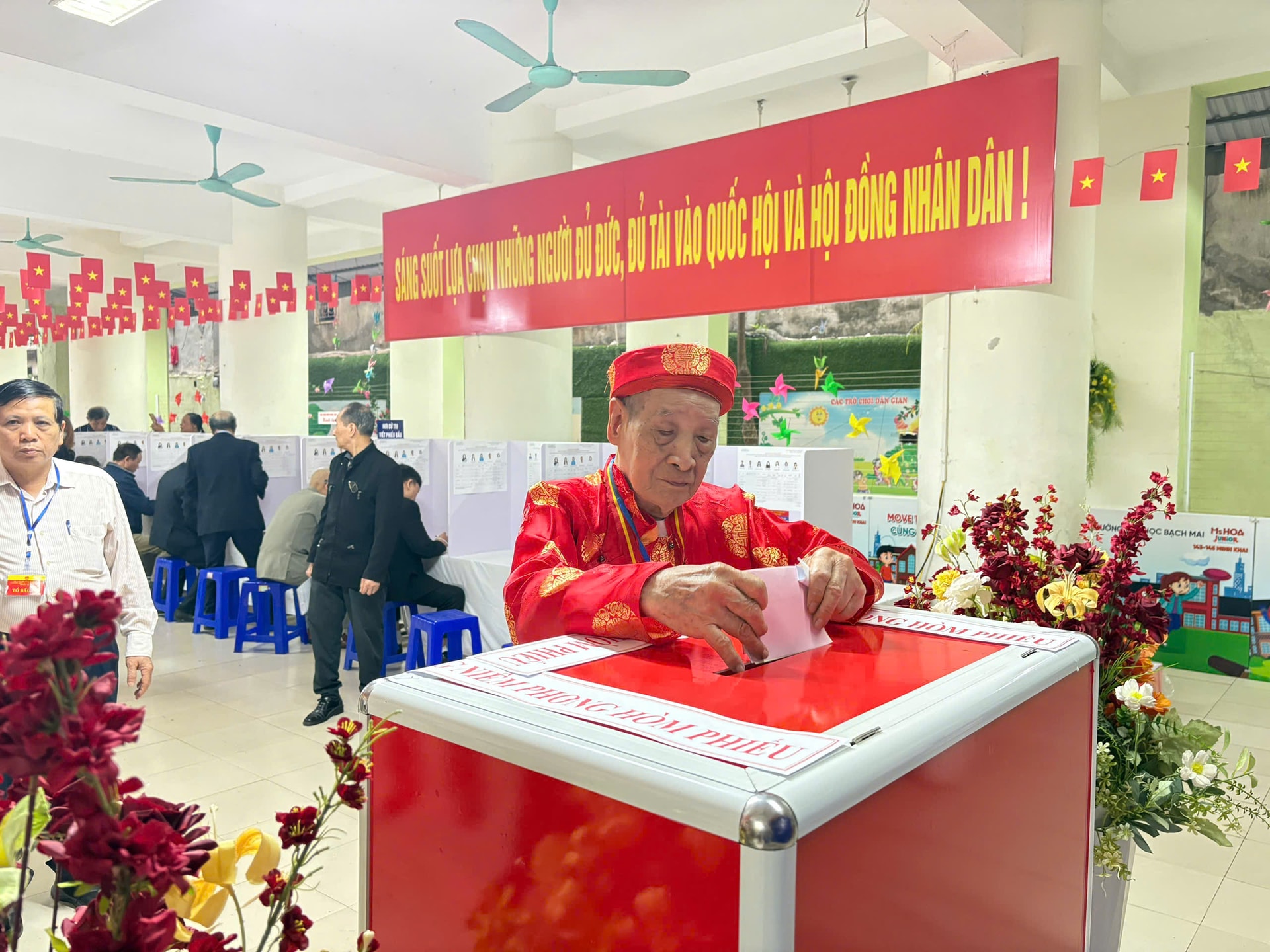Tưng bừng Ngày bầu cử toàn dân để lựa chọn đại diện ý chí và nguyện vọng cử tri cả nước 