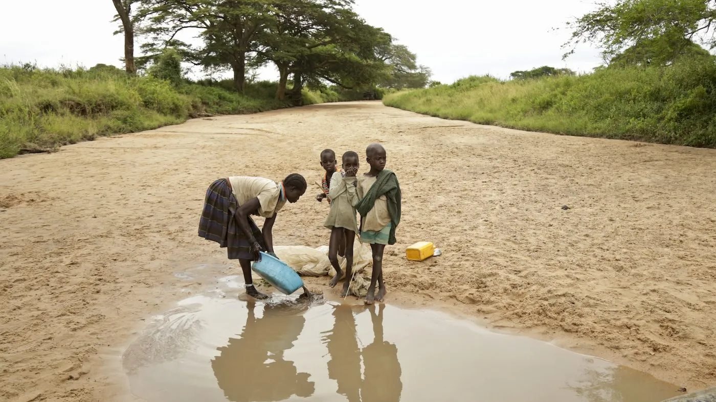 Khủng hoảng nước toàn cầu: Hàng tỷ người thiếu nước sạch 