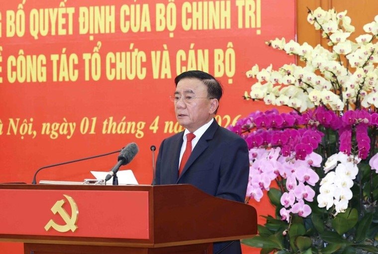 hoi-nghi-cong-bo-quyet-dinh-cua-bo-chinh-tri-ve-cong-tac-to-chuc-va-can-bo-01-3.jpg