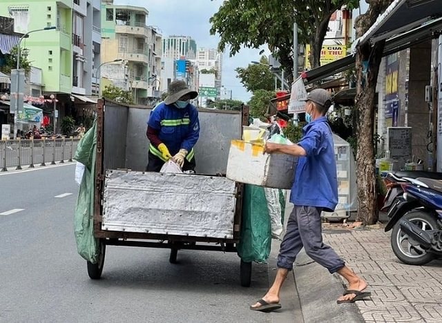 tphcm-tinh-phi-thu-gom-rac-theo-kg.jpg
