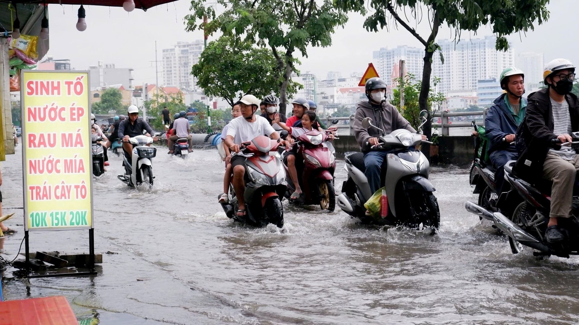 TP.HCM siết phòng chống thiên tai trước mùa mưa, triều cường 