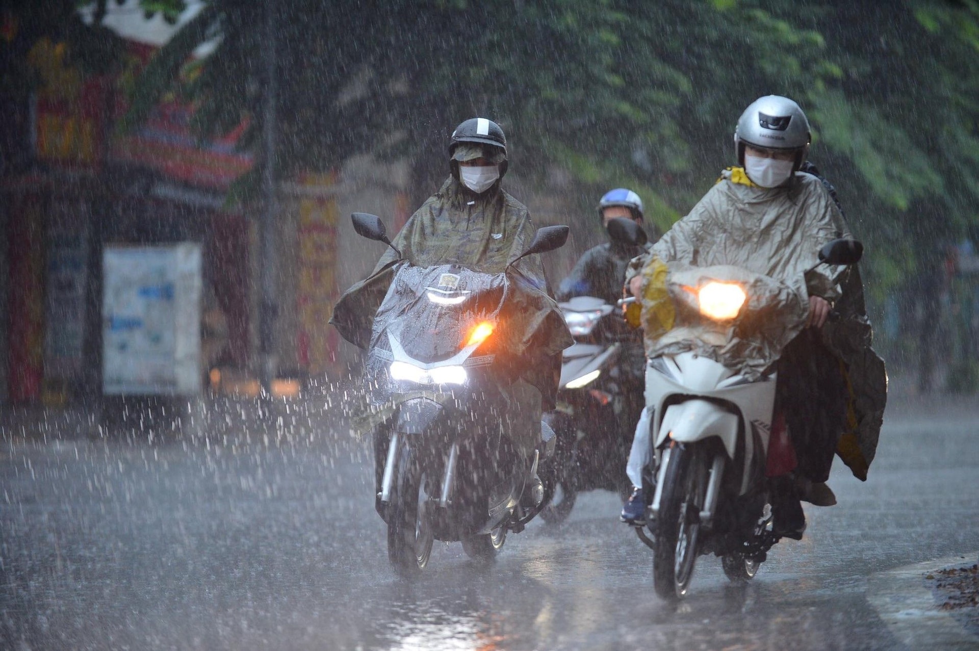 Miền Bắc sắp đón mưa dông diện rộng sau chuỗi ngày nắng nóng 