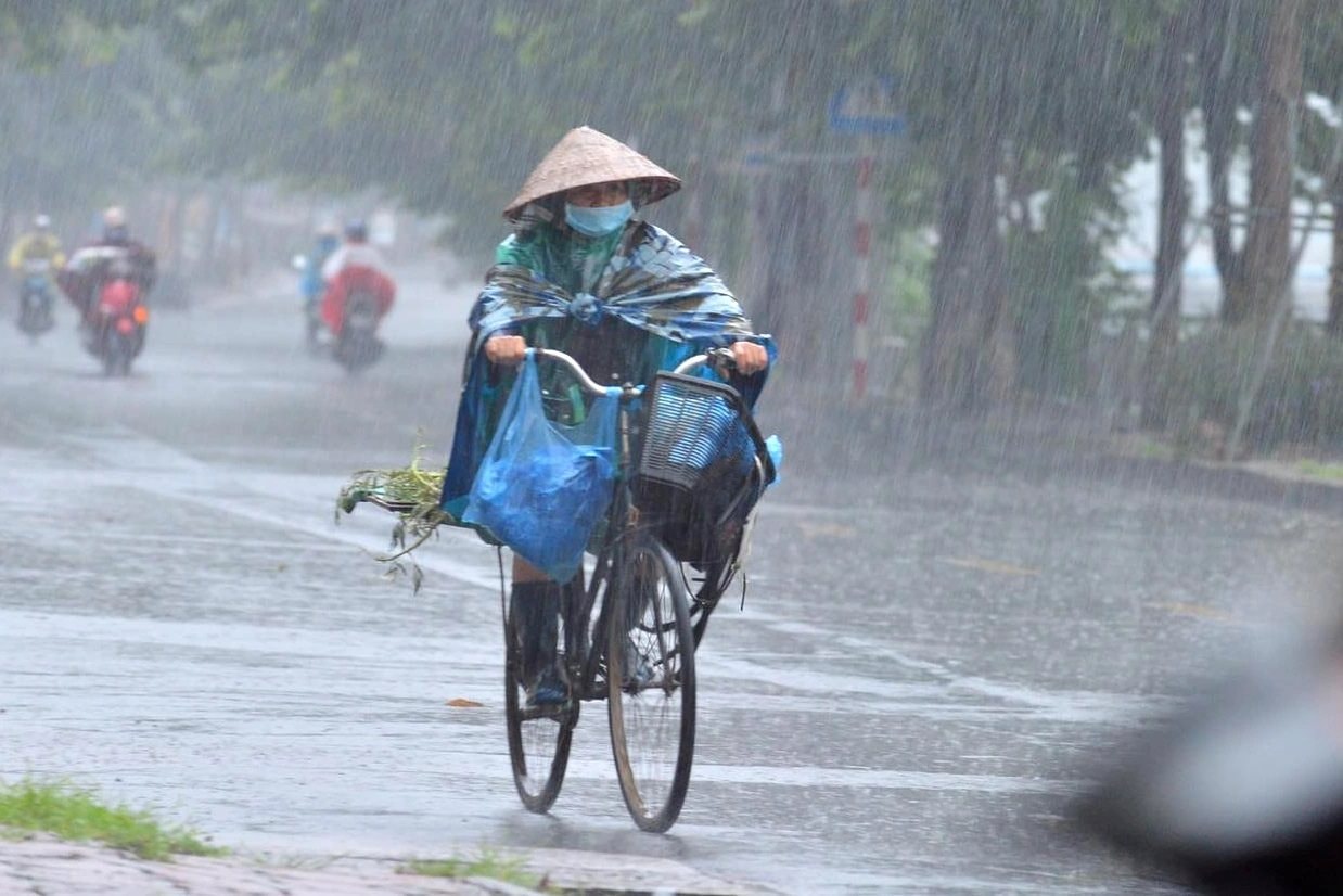 Hà Nội cảnh báo dông lốc, mưa đá và mưa lớn cục bộ trong chiều 9/5 