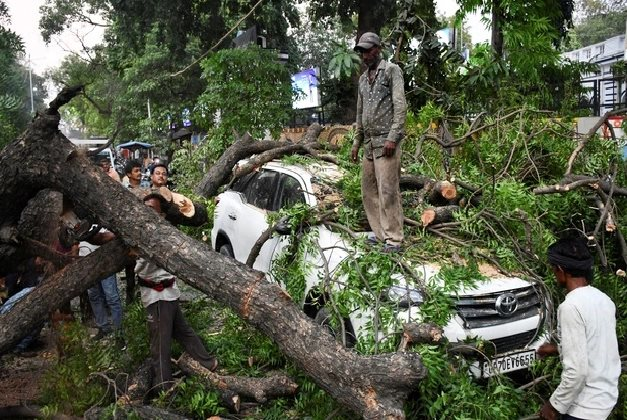 Bão bụi, mưa lớn và sét đánh khiến ít nhất 96 người thiệt mạng ở miền Bắc Ấn Độ 