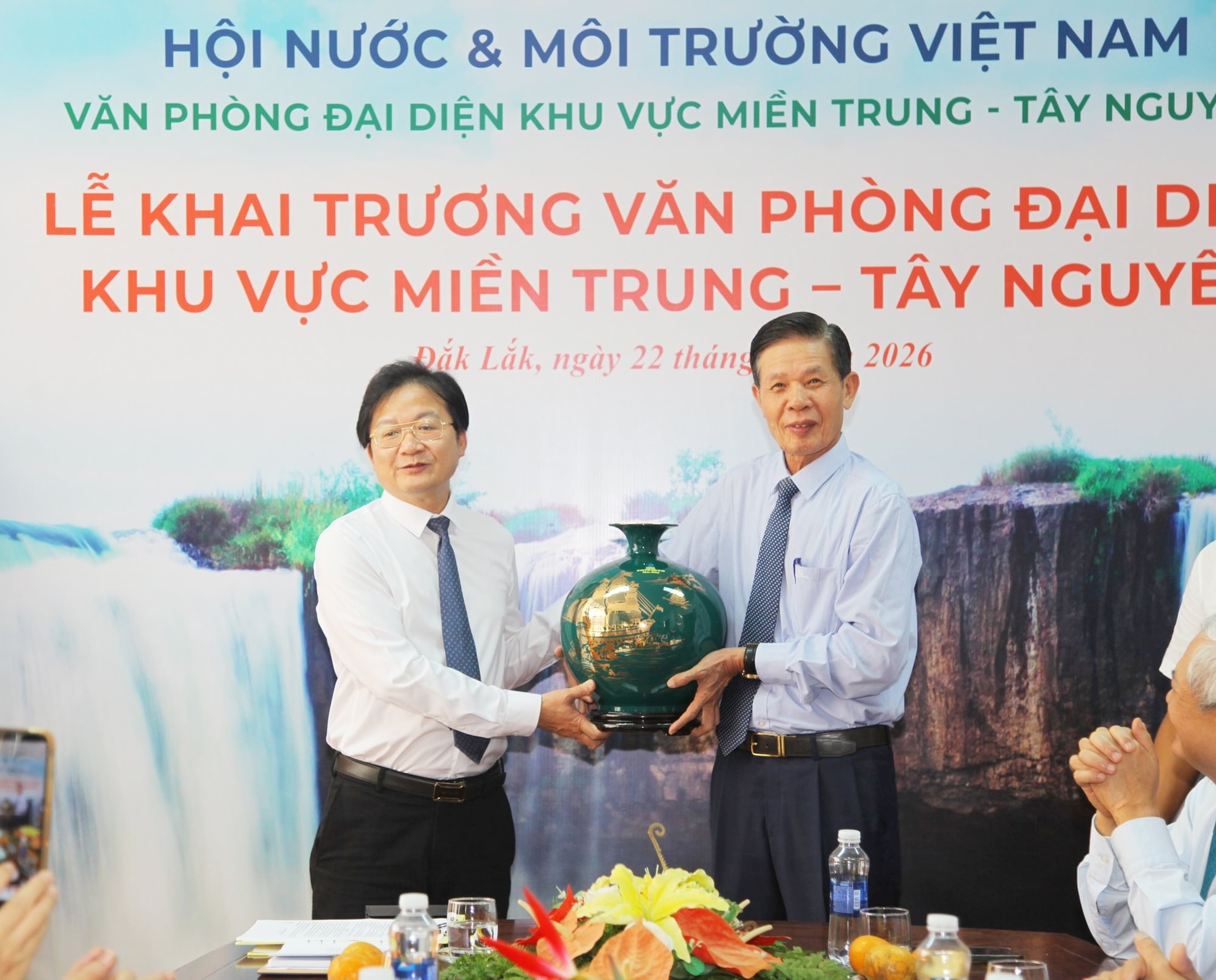 van-phong-dak-lak-14-.jpg