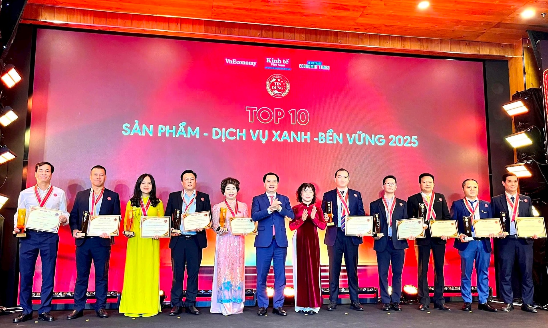 gao-hapro-st25-dat-top10-san-pham-dich-vu-xanh-ben-vung-2025-.jpg