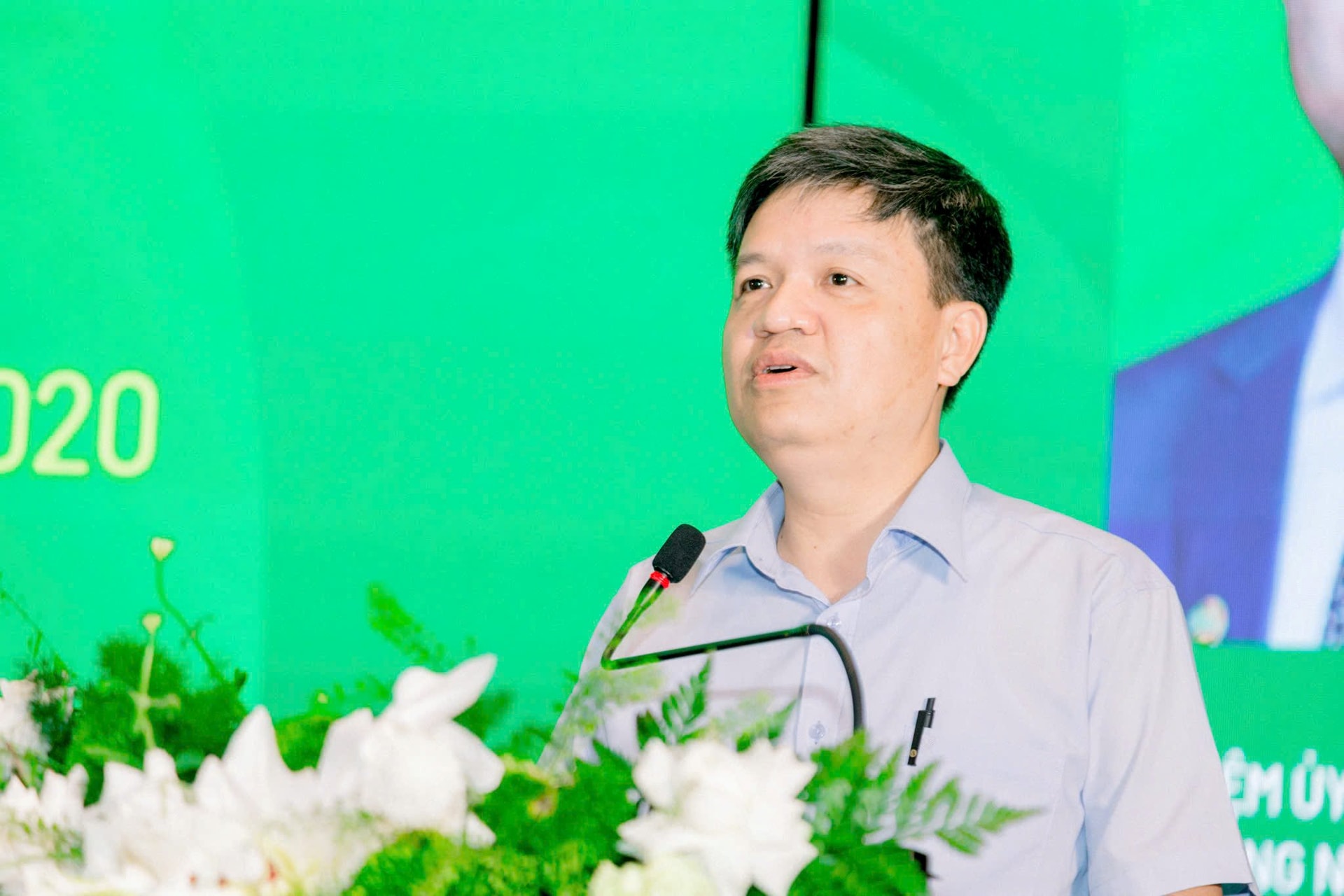 ta-dinh-thi.jpg