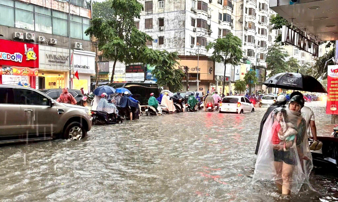Bộ Xây dựng đề xuất hai đề án lớn về cấp nước và chống ngập đô thị thích ứng biến đổi khí hậu
