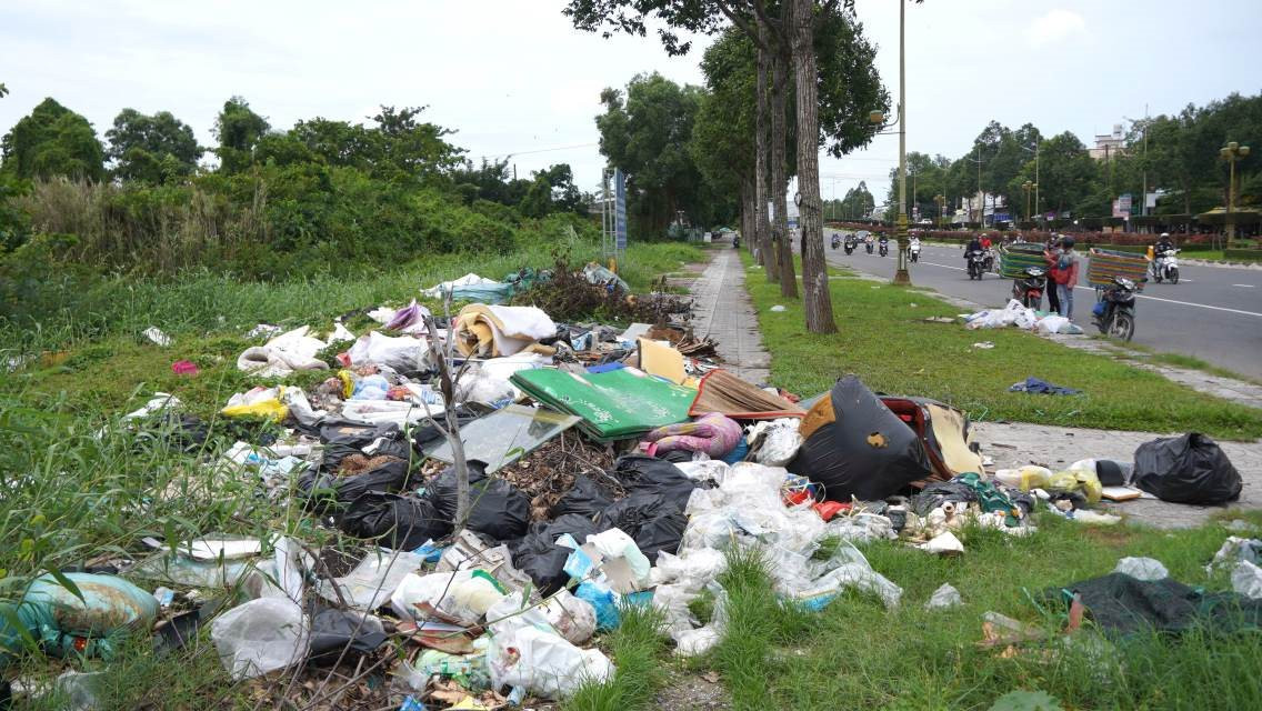 Cần Thơ đối mặt áp lực từ hàng trăm nghìn tấn rác tồn đọng 