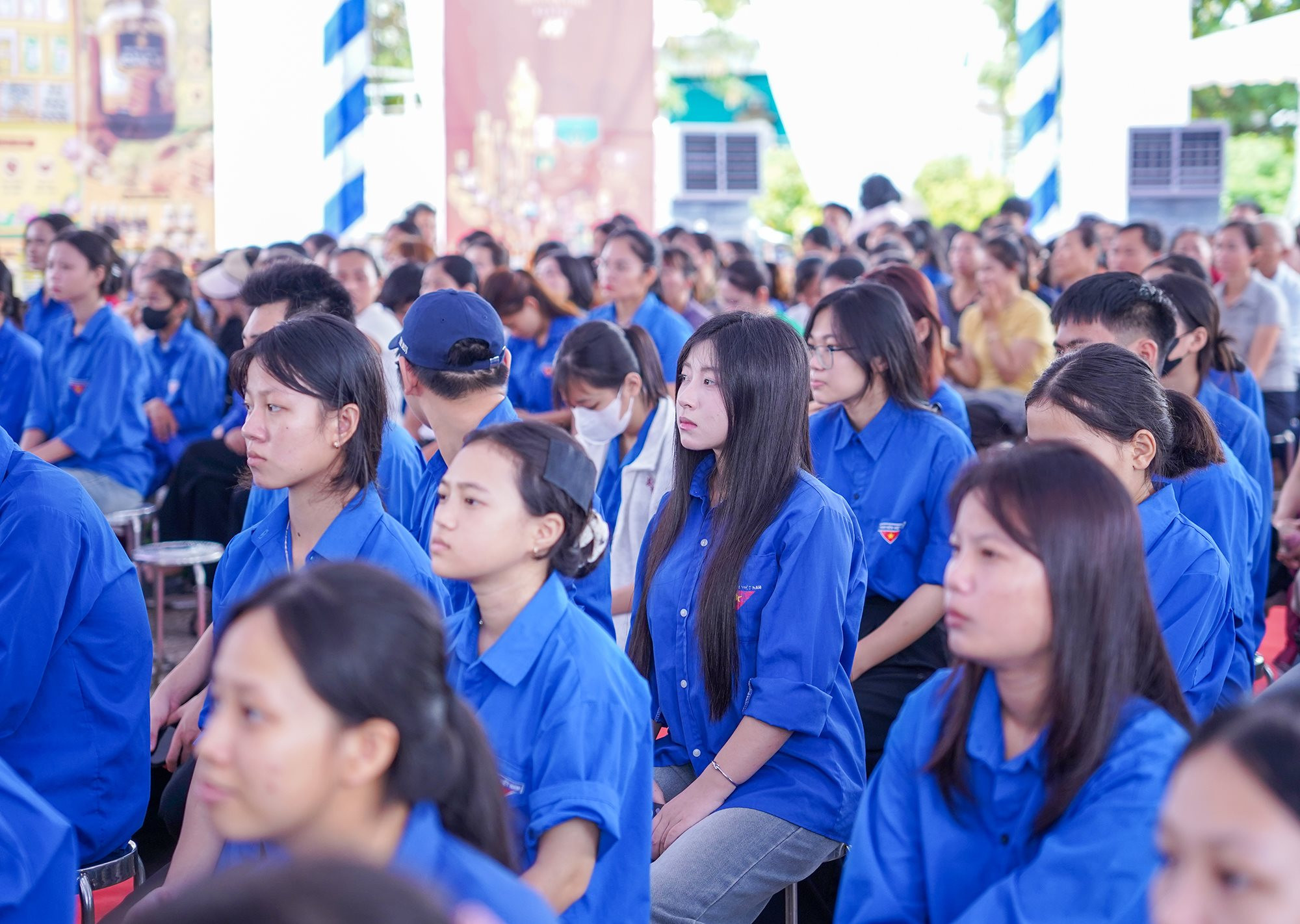 dai-bieu-2.jpg