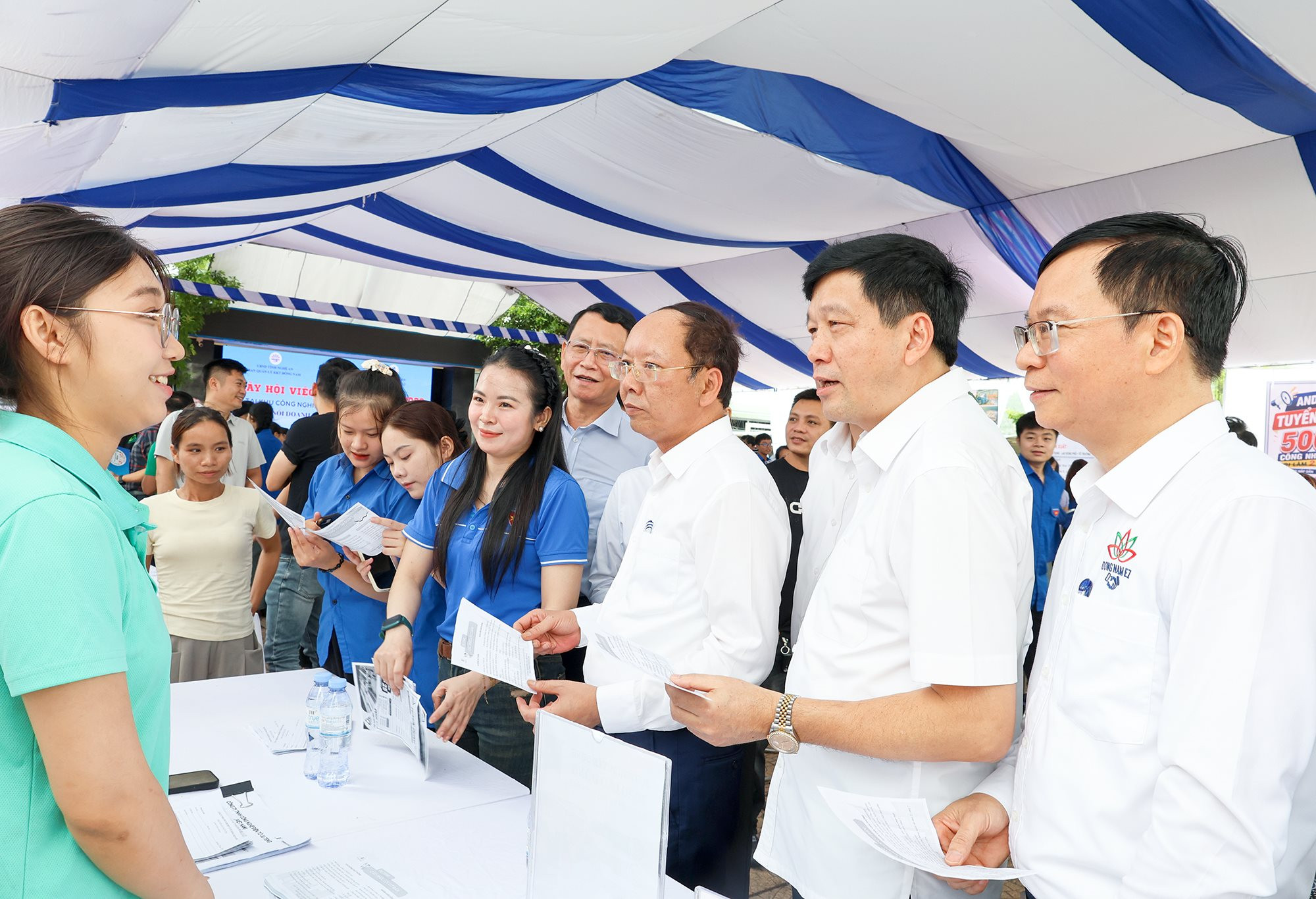 tham-quan1-885665.jpg