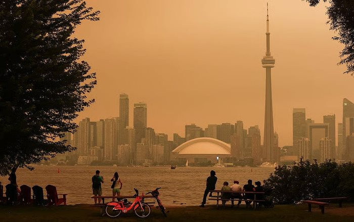 Hơn 100 vụ cháy rừng bao trùm Canada, Toronto ô nhiễm không khí tồi tệ nhất thế giới 