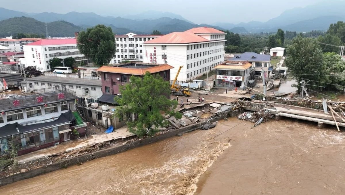 Mưa lớn, lũ lụt diễn biến phức tạp tại Trung Quốc và Ấn Độ