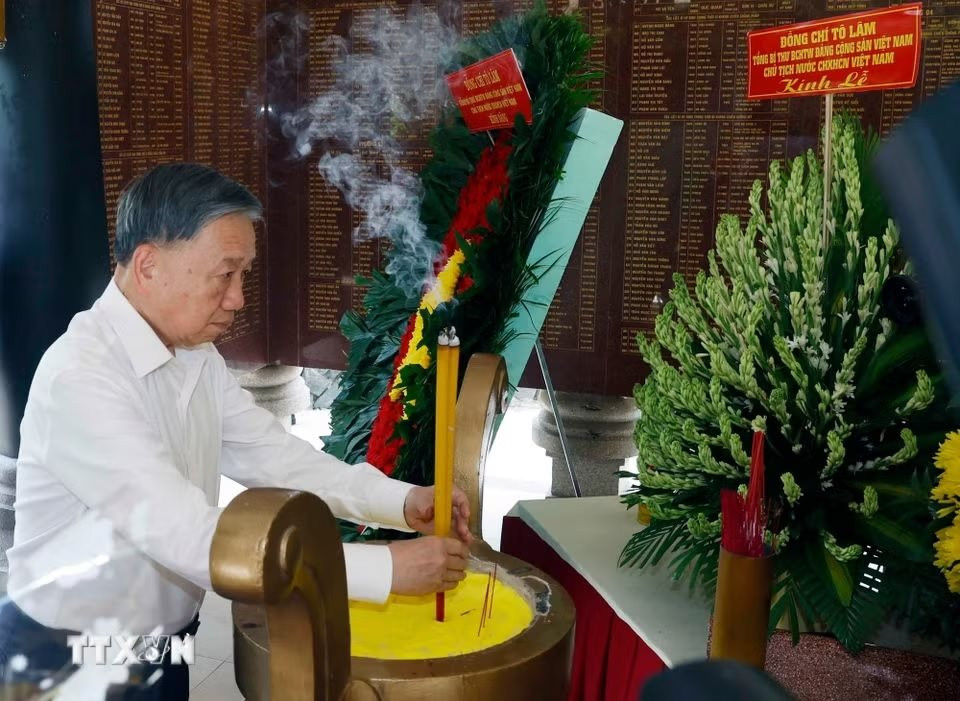 dang-huong-nha-bia-tuong-niem-1784289323764240341102.jpg