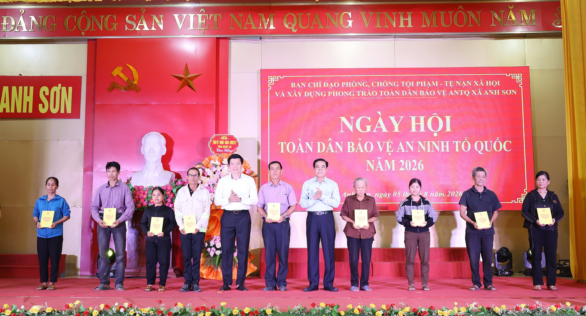 chu-tich-tang-ho-ngheo.jpg