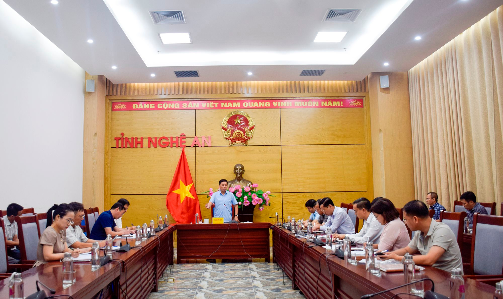 quang-canh-1-.jpg
