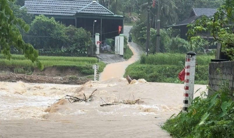 Mưa lớn kéo dài, cảnh báo nguy cơ lũ quét, sạt lở tại nhiều địa phương