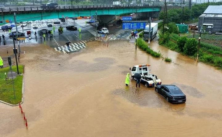 Mưa bão gây ngập lụt, thiệt hại tại nhiều quốc gia 