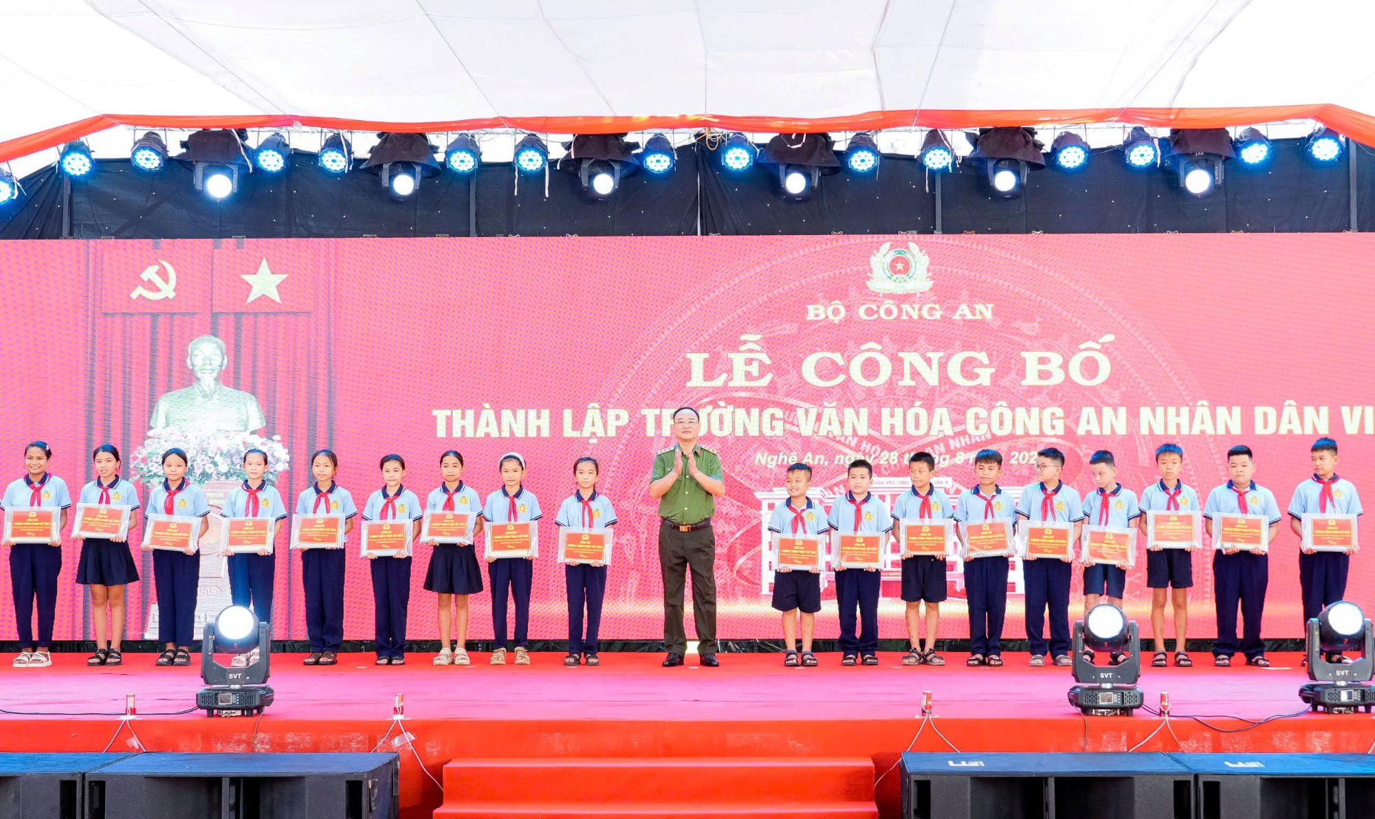 thieu-tuong-tang-sach-987077.jpg