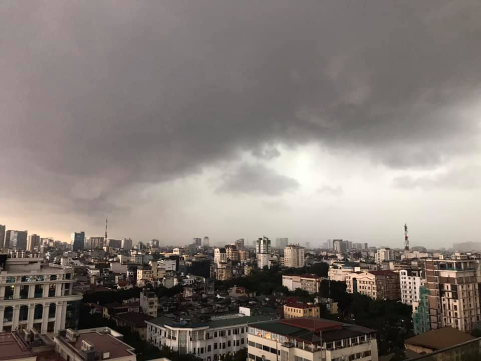 Dự báo thời tiết Hà Nội ngày 30/8/2026: Nhiều mây, đêm có lúc có mưa rào và dông 