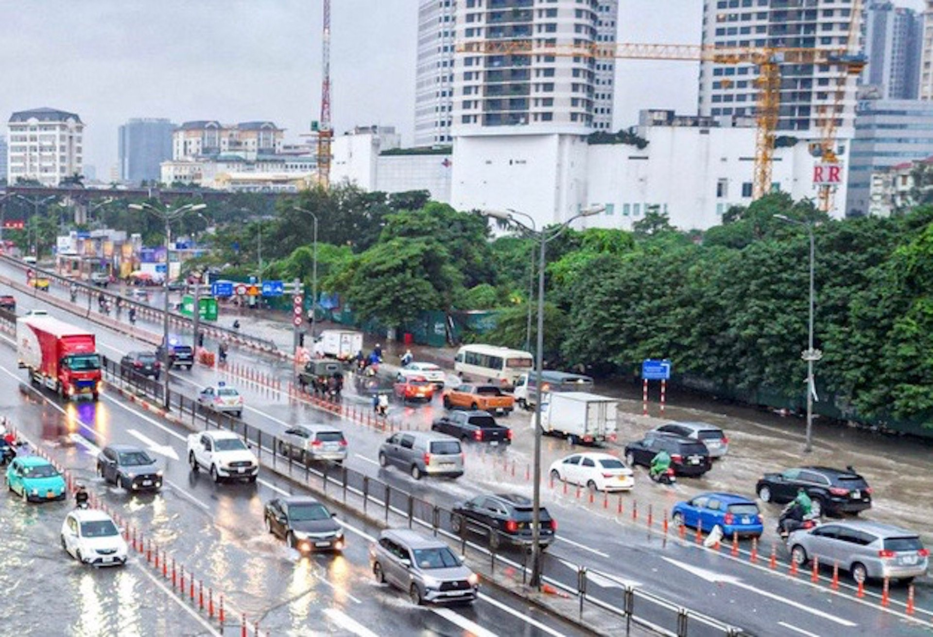 Dự báo thời tiết Hà Nội ngày 18/9/2026: Đêm và sáng có mưa, có nơi mưa rất to