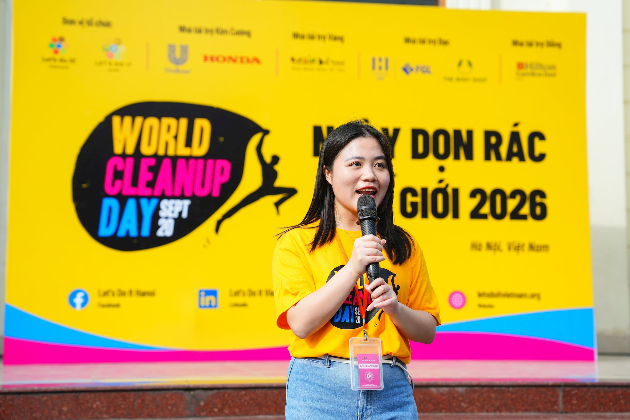 1.-chi-nguyen-thi-cam-tu-dieu-phoi-quoc-gia-let-s-do-it-vietnam-va-ngay-don-rac-the-gioi-tai-viet-nam.jpg