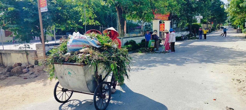 ung-nang-cao-y-thuc-bao-ve-canh-quan-moi-truong-thuc-hien-nep-song-moi-tiep-tuc-chung-tay-xay-dung-canh-quan-lang-xom-noi-ri.jpg