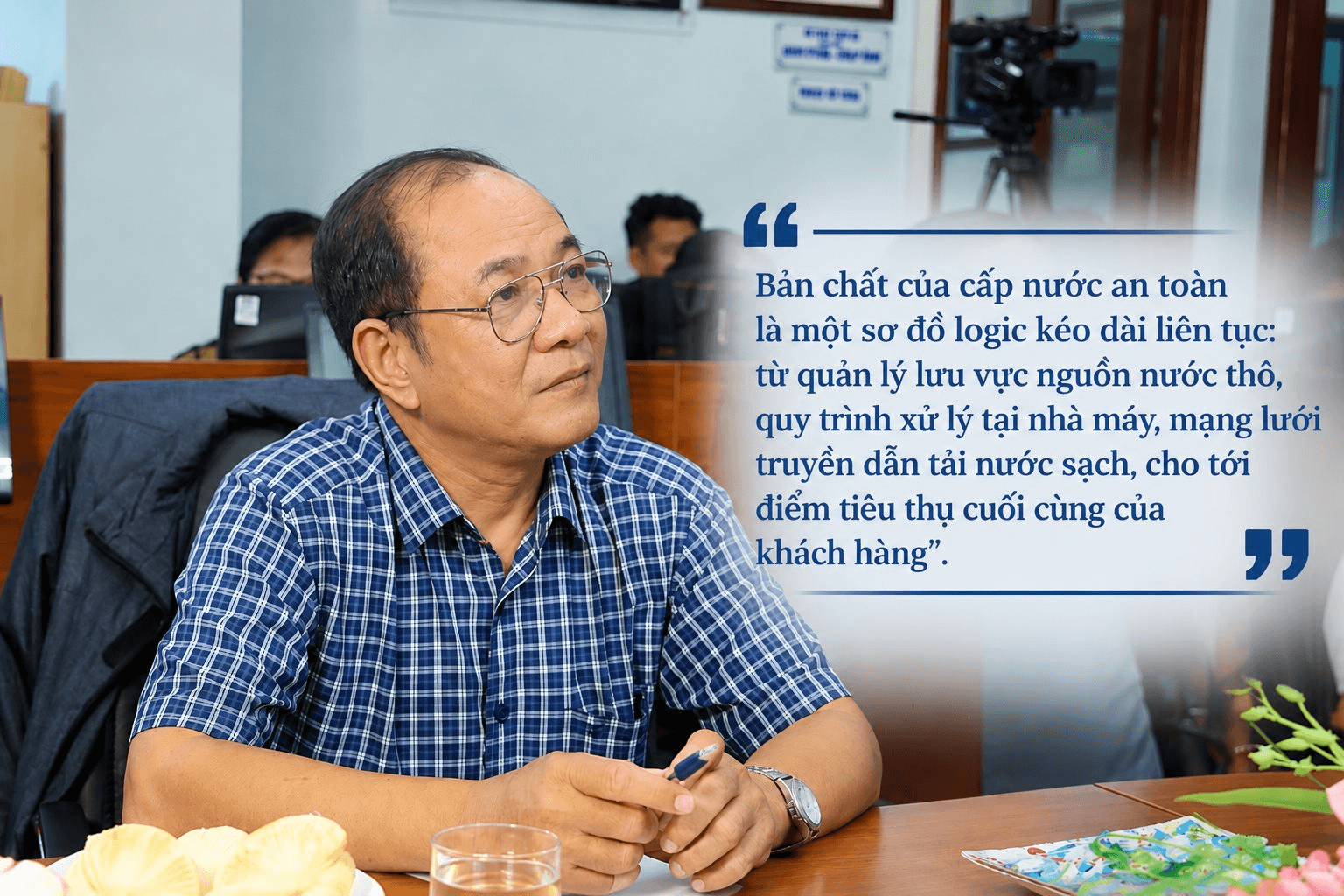 dai-bieu-suy-tu-trong-phong-hop.png