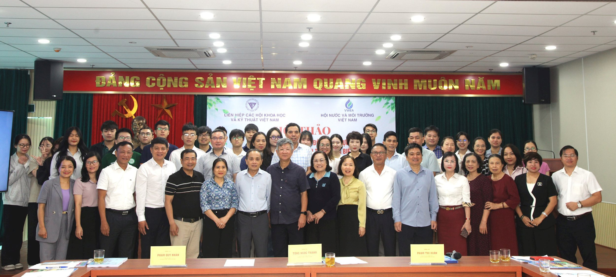 Hội thảo: Giải pháp hạn chế tác động tiêu cực khi tăng trưởng “2 con số” đến môi trường và biến đổi khí hậu