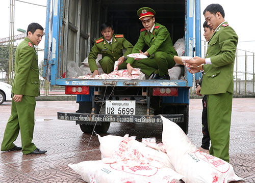 2,5 tấn mì chính giả từ Lào về Việt Nam