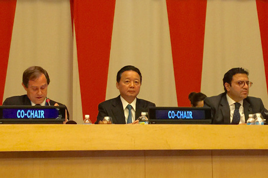 Bộ trưởng Trần Hồng Hà dự lễ ký Hiệp định Paris về biến đổi khí hậu