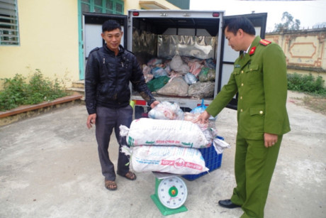 Hà Nam: Gần 1 tấn thực phẩm bẩn không rõ nguồn gốc bị bắt giữ