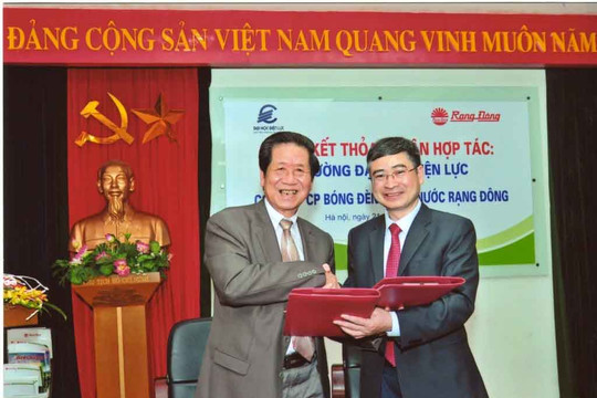 Lễ ký kết thỏa thuận hợp tác giữa Công ty CP Bóng đèn phích nước Rạng Đông và Trường Đại học Điện lực