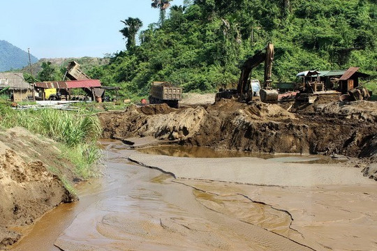 Nhà máy tuyển quặng sắt bị vỡ nắp hồ chứa bùn thải tại Yên Bái