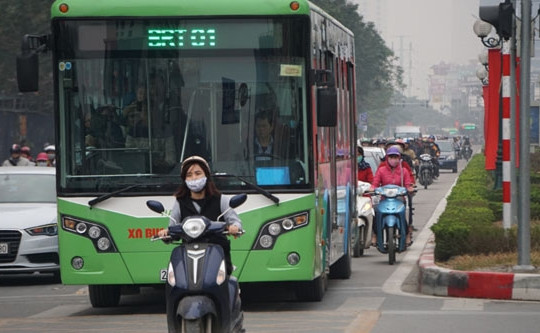 Sau Tết, Hà Nội sẽ phạt cả xe buýt thường đi vào làn buýt nhanh