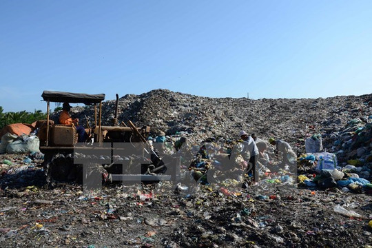 Cháy tại xưởng phân loại chất thải Nam Sơn, lo ngại tồn đọng rác
