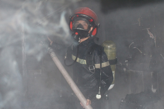Nghệ An: Cháy lớn tại ki ốt gội đầu trong chợ Chiều