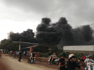 Hưng Yên: Cháy lớn tại kho phế liệu