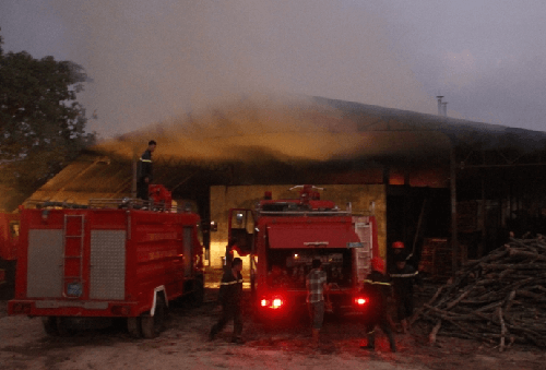 Đắk Nông: “Giặc lửa” thiêu rụi hơn 1.000 m2 nhà xưởng công ty chế biến gỗ