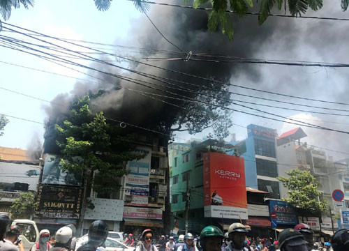 TP. Hồ Chí Minh: Cháy lớn trên đường Lê Hồng Phong