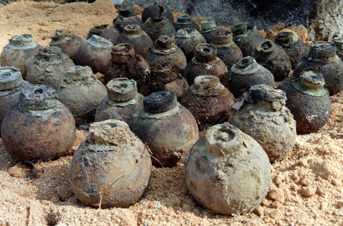 Quảng Ngãi: Tiêu hủy 137 quả bom bi ở Núi Khỉ