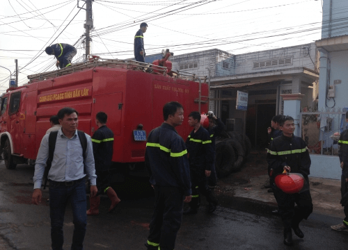 Đắk Lắk: Cháy lớn tại cửa hàng kinh doanh lốp xe cũ