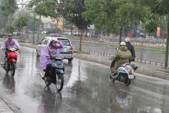 Dự báo thời tiết 26/4: Không khí lạnh tràn về gây mưa giông nhiều nơi