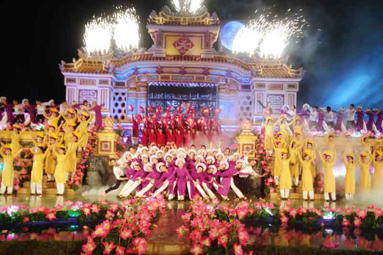 Tưng bừng lễ khai mạc Festival nghề truyền thống Huế 2017